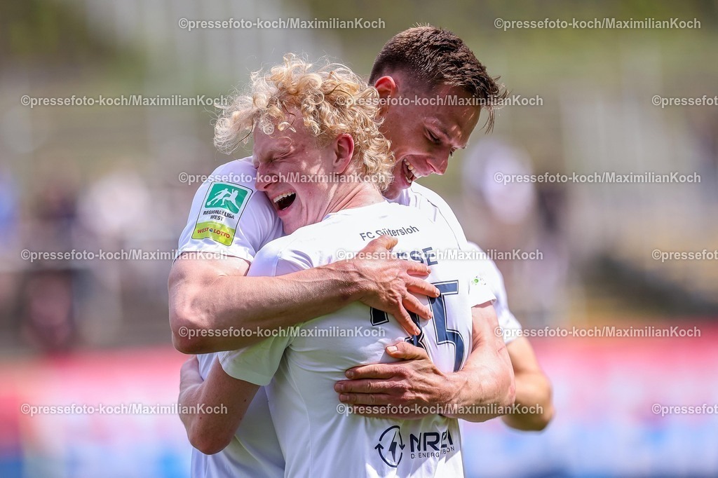 xKWIx02052601131 | 2026.05.02, xkwix, Fußball, Regionalliga West, Wuppertaler SV -  FC Gütersloh, Stadion am Zoo, 32.Spieltag, Saison 2025 / 2026: Torjubel des Torschuetzen Niklas Frese (FC Gütersloh #35) im Arm von Jannik Borgmann (FC Gütersloh #34) beim Tor zum 0:1 DFB regulations prohibit any use of photographs as image sequences and or quasi-video. Photo: xKamilxWilkowskixPressefotoKochx