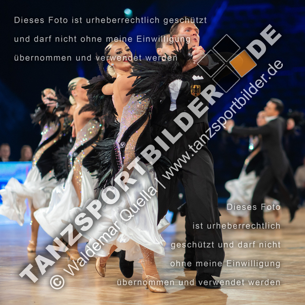 20251206-04906 | Hier finden Sie Tanz Bilder vom Latein und Standard Formationen tanzen. Sportbilder vom Tanzsport. Schöne Fotos und von Weltmeisterschaft, Europameisterschaft, Bundesliga, Regionalliga, Oberliga und Landesliga sowie von GOC Stuttgart, DanceComp, WM Bremen