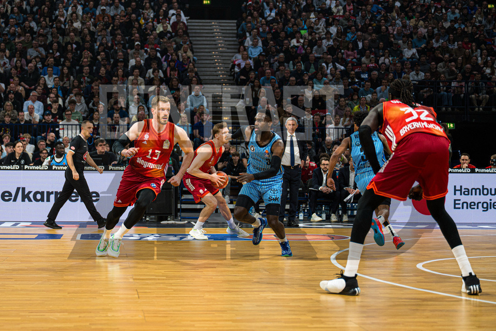 Basketball I Herren I Bundesliga I Saison 2025-2026 I 22. Spieltag I Veolia Towers Hamburg - FC Bayern Basketball | CONTRAST ZERØ MEDIA - Realisiert mit Pictrs.com