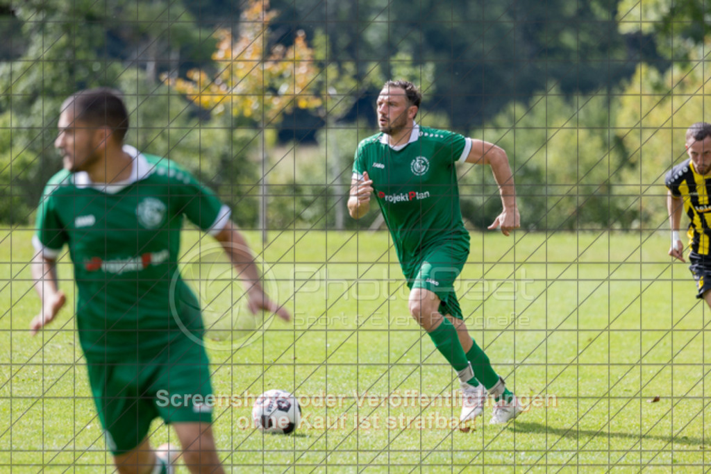 20250831_160627_0041 | #,TSV Ottenbach (gelb) vs. KSG Eislingen (grün), Fussball, Kreisliga A3 - Bezirk Neckar/Fils, 02. Spieltag, Saison 2025/2026, Rasensportplatz Nebenplatz, Im Buchs, 73113 Ottenbach, 31.08.2025 - 15:00 Uhr,Foto: PhotoPeet-Sportfotografie/Peter Harich
