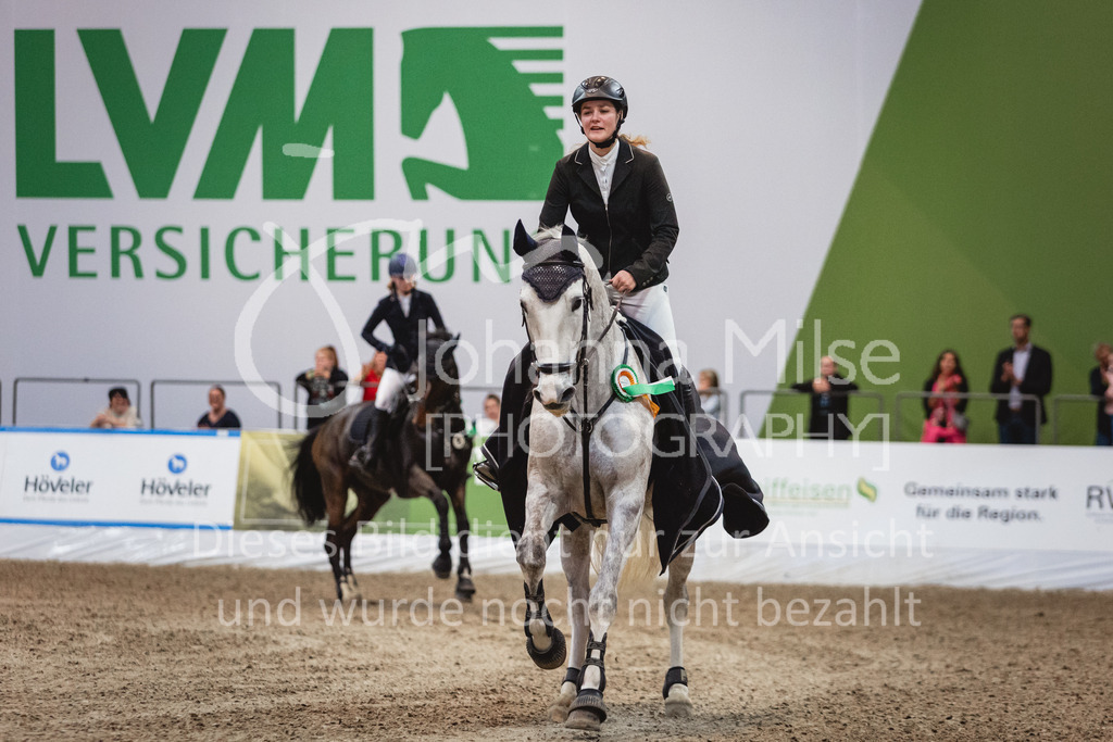 231028_Oldenburg_S1-Spr_Amateure-245 | Deine schönsten Turniermomente als professionelle Fotos! Entdecke hochwertige Pferdesport-Fotografie im Online-Shop. Jetzt Fotos finden & bestellen!