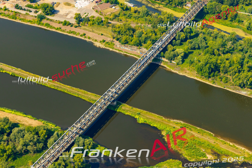Luftbild Vs Google Maps  Elbe Brücke  Magdeburg -Das Luftbild wurde 2025 vom UL-Flugzeug heraus erstellt ( keine Drohnenluftbilder ) - Hochauflösende Luftaufnahme -Nicht vergleichbar mit Google Maps oder Satelittenbilder- Die Geschenkidee !Mit Lizenz und Bildrechte bestellbar