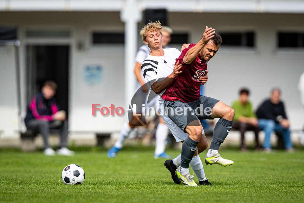 SV Polling II gegen SG Söcking/Starnberg | Fußball A-Klasse Herren Oberbayern Zugspitze Gruppe 5 7. Spieltag, SV Polling II gegen SG Söcking/Starnberg, 20240915,Duell zwischen Mujo Causevic (SG Söcking/Starnberg 6) und Lukas Fendt (SV Polling II 15),2024-09-15 in Polling (Sportplatz Polling), Mujo Causevic (SG Söcking/Starnberg 6), Lukas Fendt (SV Polling II 15)Copyright: WolfgangxLindner www.foto-lindner.de / shop.foto-lindner.de