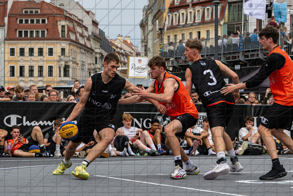 DIE FINALS 2025 | Dt. Meisterschaft 3x3   | 1/4 Finale Männer //  02.08.25: DIE FINALS 2025 | Dt. Meisterschaft 3x3   / Dresden / Deutschland  //   CREDIT:www.bullenfotos.de, Martin König, Hörner Weg 40, D-49078 Osnabrück, +4917663732967 // Nutzung und Weitergabe nur zu den vereinbarten Zwecken. Presseanfragen an Ersteller. Alle Rechte beim Ersteller. Honorierung nach MFM. - Realisiert mit Pictrs.com