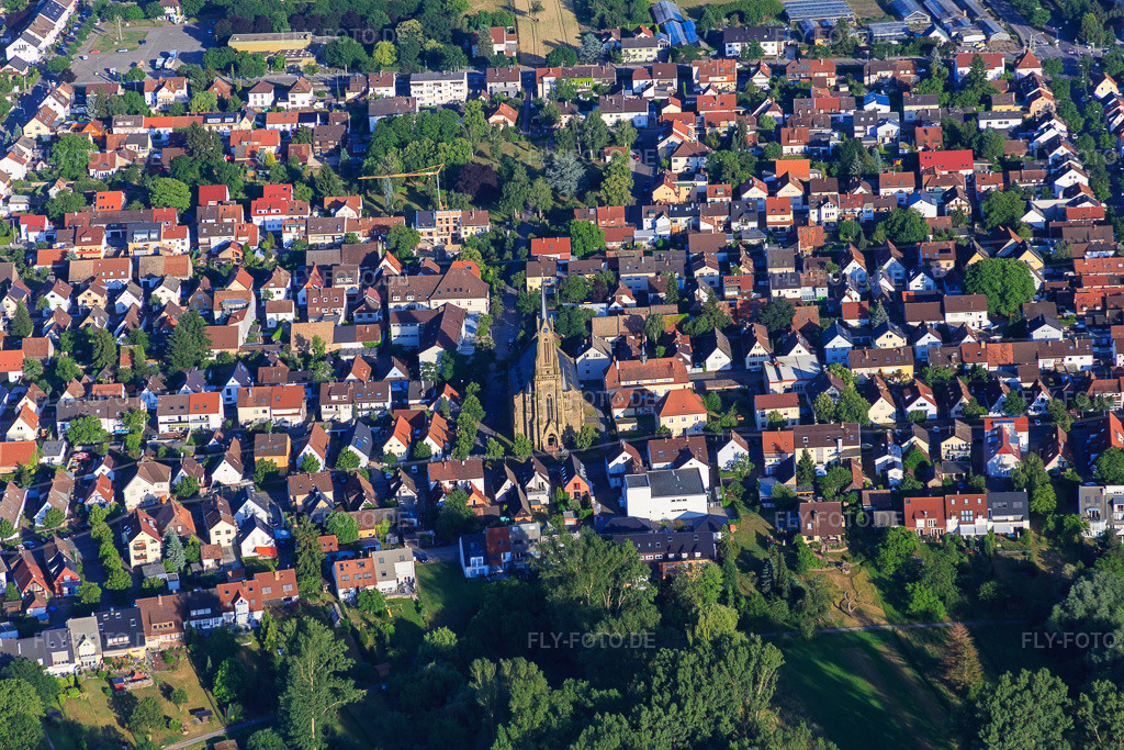 Luftbild: Evang. Kirche Neureut Nord im Ortsteil Neureut in Karlsruhe im Bundesland Baden-Württemberg in Deutschland. Foto: IMG_080801.jpg vom 13.06.2015 durch Werner Riehm/FLY-FOTO.de