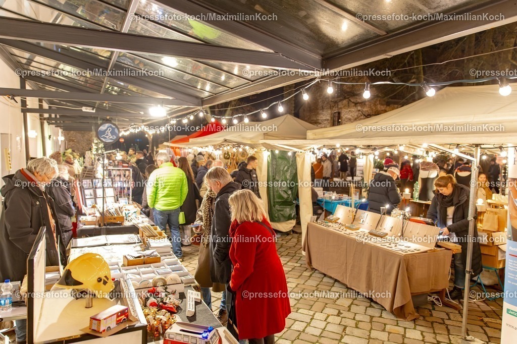 Wup12122501052 | 12.12.2026, Wuppertal, Weihnachtsmarkt Haus Schloss Lüntenbeck. 