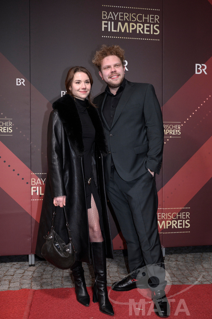 _DWI5130 | Carolin Garnier und Johannes Berzl bei der Verleihung des 47. Bayerischen Filmpreises 2026  im Prinzregententheater. München, 23.01.2026 - Realisiert mit Pictrs.com