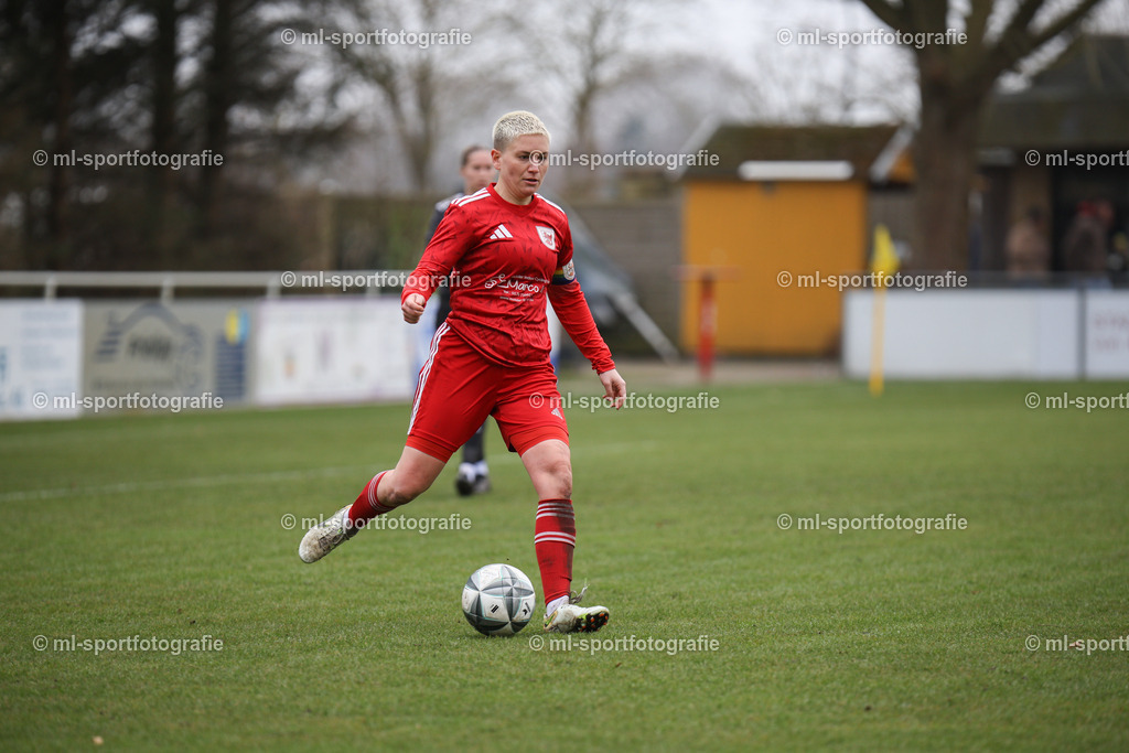 Fußball I Frauen I Saison 2025/2026 I Oberliga Schleswig-Holstein I 14. Spieltag I SV Frisia 03 Risum-Lindholm - SV Wahlstedt | ml-sportfotografie - Realisiert mit Pictrs.com
