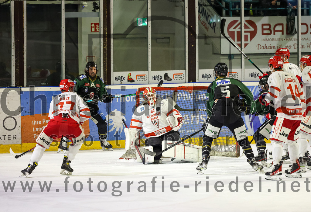 2023-03-19_060_TSV_Erding_gegen_TEV_Miesbach | Erding, Deutschland, 19.03.2023:
Eishockey, Bayernliga Playoffs 2022 / 2023, Halbfinale, TSV Erding gegen TEV Miesbach, Endergebnis: 

Benedikt Pölt (TEV Miesbach, #77), Roni Rukajärvi (Erding Gladiators, #61), Timon Ewert (TEV Miesbach, #34), Florian Zimmermann (Erding Gladiators, #5), Nick Endress (TEV Miesbach, #14)

Foto: Christian Riedel / fotografie-riedel.net