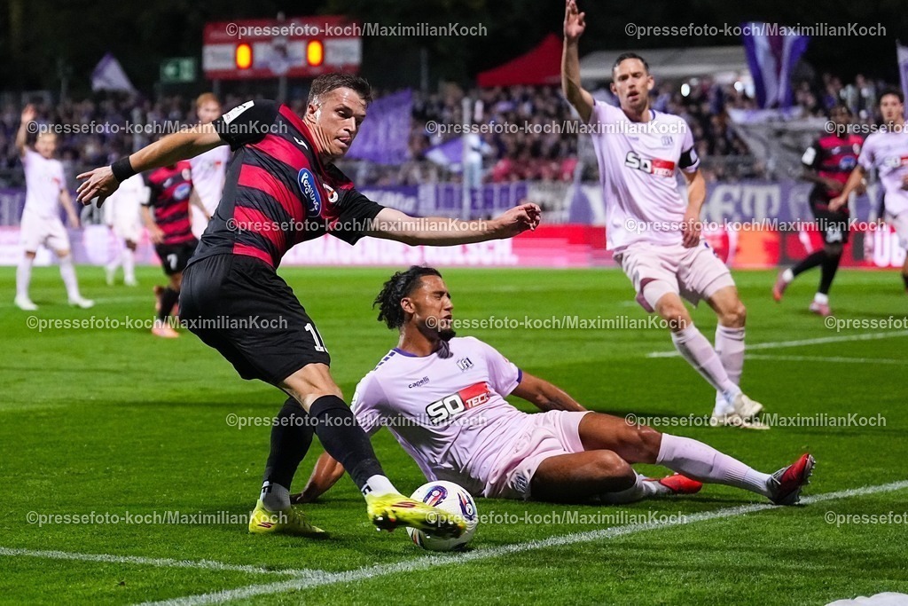 xYDR28092501128 | 28.09.2025, xydrx, Fußball, 3.Liga, Viktoria Köln - VFL Osnabrück, Saison 2025 2026, Sportpark Höhenberg:  David Otto (Viktoria Köln #10) im Zweikampf gegen Yigit Karademir (VFL Osnabrück #4) DFB regulations prohibit any use of photographs as image sequences and or quasi-video.