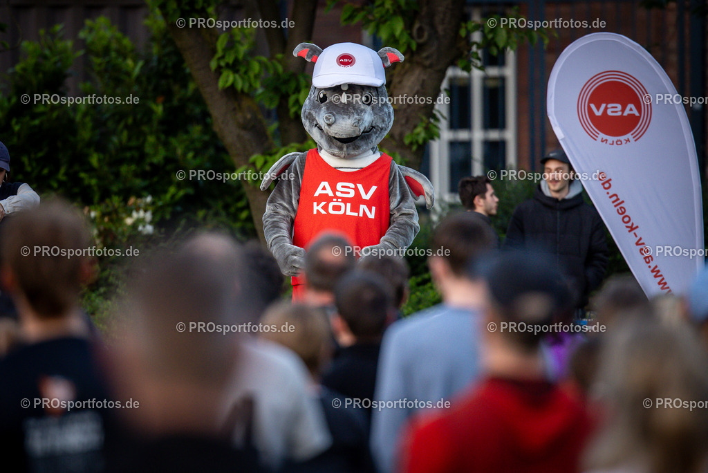 21. ASV Nachtlauf; Koeln, 08.05.24 | Impressionen vom 21. ASV Nachtlauf am 08.05.24 am Tanzbrunnen in Koeln. Foto: BEAUTIFUL SPORTS/Axel Kohring