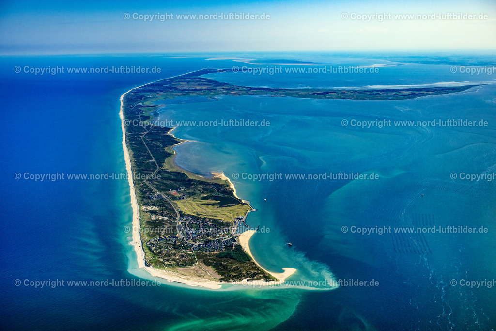 Sylt_Hörnum_ELS_2008210625 | HöRNUM (SYLT) 21.06.2025 Küstenbereich Nordseeinsel Sylt - Insel in Hörnum Gesamtübersicht über die Insel (Sylt) im Bundesland Schleswig-Holstein, Deutschland. Weiterführende Informationen bei: Sylt Marketing GmbH. // Coastal area of the North Sea island of Sylt - Island in Hoernum Overview of the island (Sylt) in the federal state of Schleswig-Holstein, Germany. Further information at: Sylt Marketing GmbH. Foto: Martin Elsen