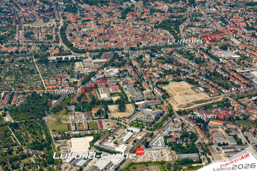 Das Luftbild der Stadt Naumburg wurde 2022 vom Flugzeug heraus erstellt (keine Drohnen-Aufnahmen) Aufnahmehöhe ca.450 Meter- hohe Bildauflösung und Druck-Qualität. Garantiert!