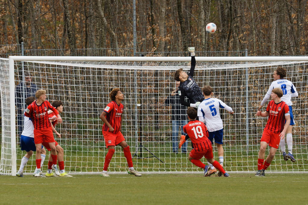 20260412-FCHS04_109 | 1.FC Heidenheim 1846 vs. FC Schalke 04, Fußball, U19, A-Junioren, NWL, U19-DFB-Nachwusliga, 2025/2026, 8. Spieltag, 12.04.2026 in Heidenheim, Walter-Birkhold-Jugendstadion (Foto: Michael Bulling) - Realisiert mit Pictrs.com
