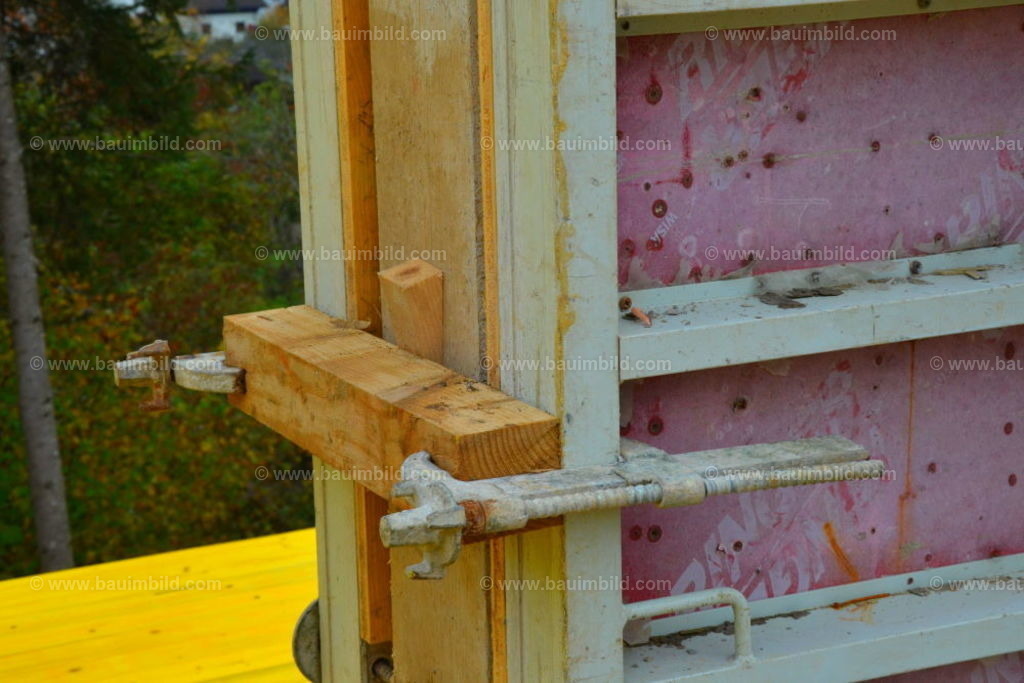 bib-lg04-betonarbeiten-0498 | Nach LV-Leistungsgruppen sortierte Detailfotos über den Bau eines Hauses. Alle Hausbau-Bilder direkt vom Urheber und Autor der Website Haus-Selber-Bauen.com