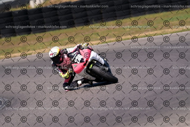 26bt04-2250 | markuskiefer.com - Realisiert mit Pictrs.com