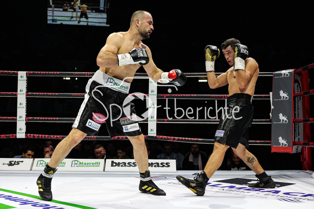 Profi - Box - Gala / Main Event | Shefat ISUFI (Schwarz Weisse Hose) im WBF Titelkampf gegen Hernan David PEREZ (Schwarze Hose)