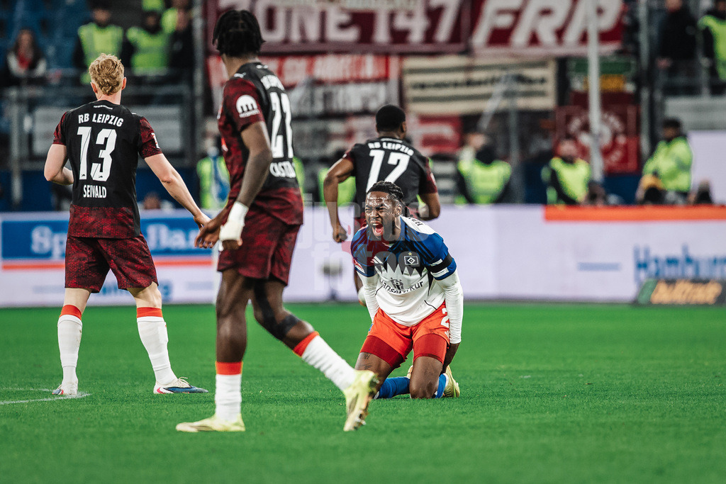 Fußball | Männer | Saison 2025/2026 | 1. Fußball-Bundesliga | 24. Spieltag | Hamburger SV vs. RB Leipzig | 01.03.2026 | Jordan Torunarigha (#25, HSV) ärgert sich und schreit Enttäuschung Emotionen