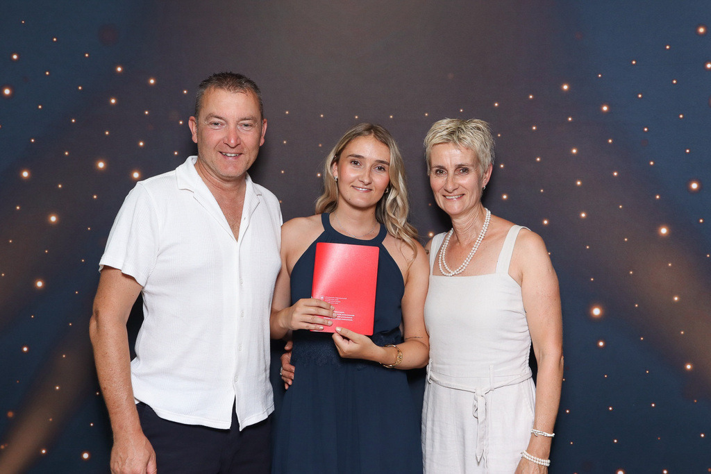 ZD260628112736-123 | Fotoshop von zweidimensional Fotografie. Ihr Fotograf im Aargau. Abzüge von Ihrem Fotobox Event bestellen.Abzüge von Ihrem Hochzeit bestellen.Abzüge von Ihrem Schulfotograf bestellen.
