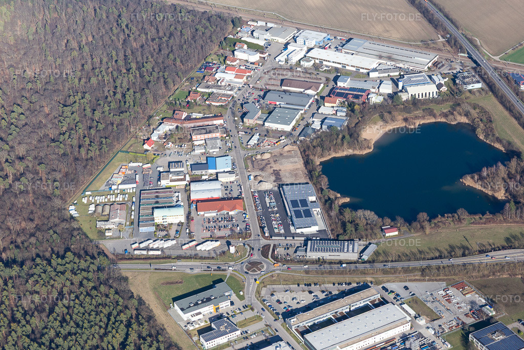 Luftbild: Gewerbegebiet Am Hasenbiel beim Stutensee-See im Ortsteil Blankenloch in Stutensee im Bundesland Baden-Württemberg in Deutschland. Foto: IMG_097232.jpg vom 10.03.2017 durch Werner Riehm/FLY-FOTO.de