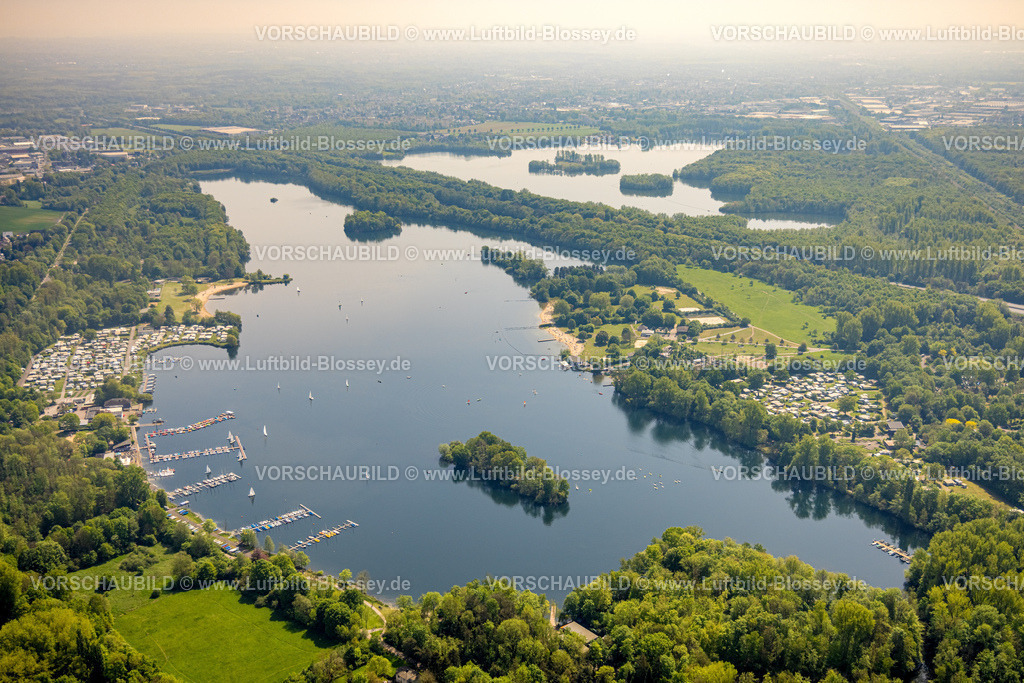 Duesseldorf240501146UnterbacherSee | Luftbild, Freizeitgestaltung am Unterbacher See, hinten der Elbsee getrennt von der Autobahn A46 im Wald, Dunstwolke, Unterbach, Düsseldorf, Rheinland, Nordrhein-Westfalen, Deutschland