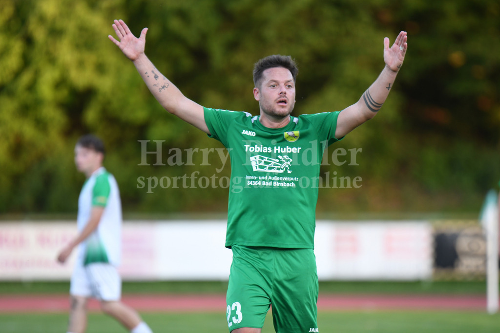 SpVgg GW Deggendorf : TSV Karpfham | Christian Brückl (Spielertrainer TSV Karpfham) - Realisiert mit Pictrs.com