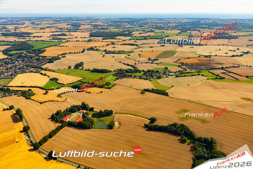 Die Luftaufnahme Basdorf - Rieseby wurde 2022 vom Flugzeug aus (keine Drohne) erstellt. Hohe Auflösung -für große Poster und Wandbilder geeignet - Garantiert!