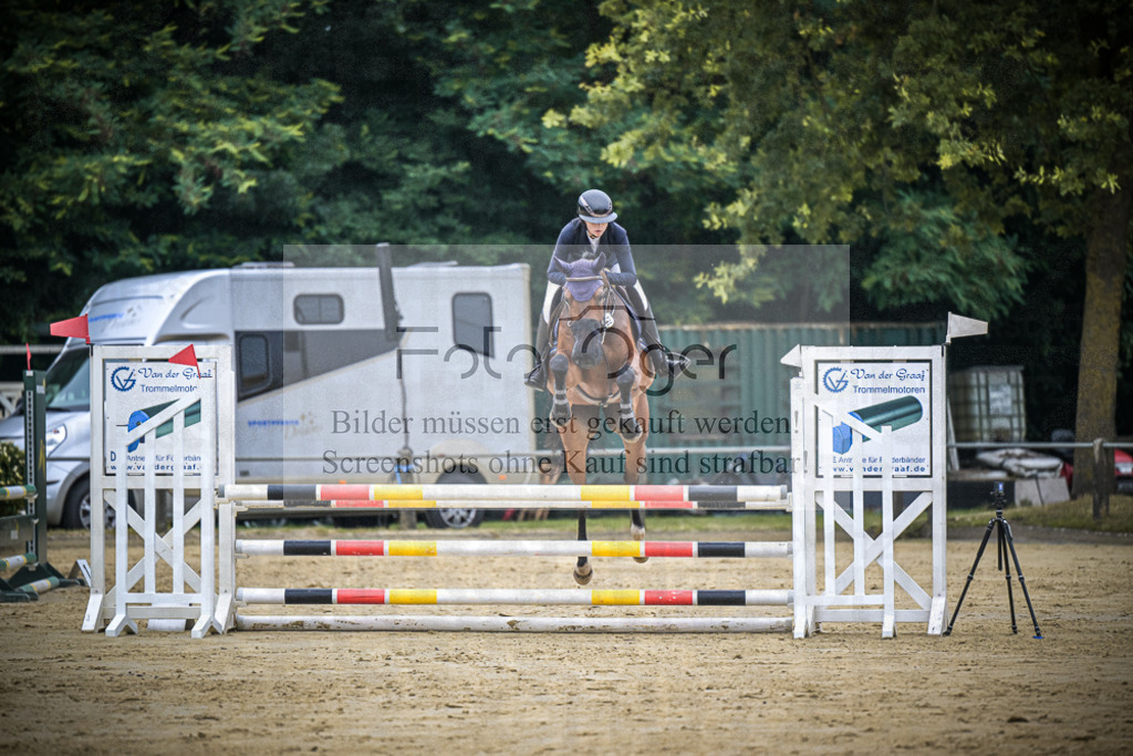 DOS_1739 | Entdecke hochwertige Reitturnierfotos von Foto Oger. Professionell, emotional und authentisch – jetzt Lieblingsmomente im Shop bestellen.Deutschlandweite Turnierfotografie. - Realisiert mit Pictrs.com