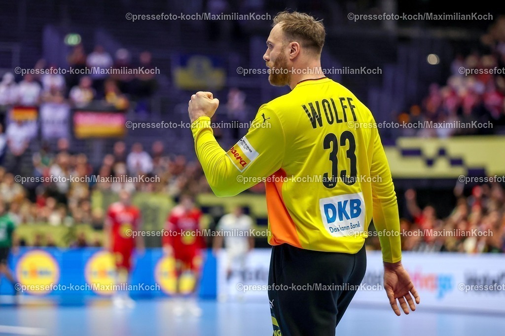 EHF15012602026 | 15.01.2026, Handball, Men's EHF EURO 2026, Deutschland - Östereich, Jyske Bank Boxen in Herning, Dänemark, Preliminary Round:  Andreas Wolff (Germany #33) jubelnd