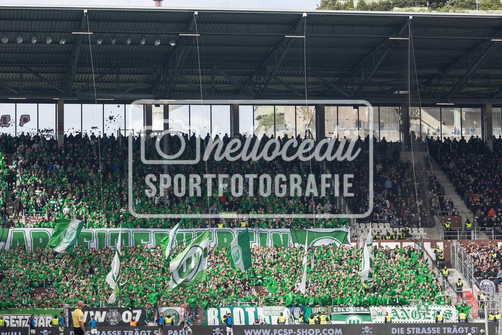 Fußball I Männer I Saison 2025-2026 I Bundesliga I FC St. Pauli - VfL Wolfsburg I 12911 | realhellocedii - Realisiert mit Pictrs.com