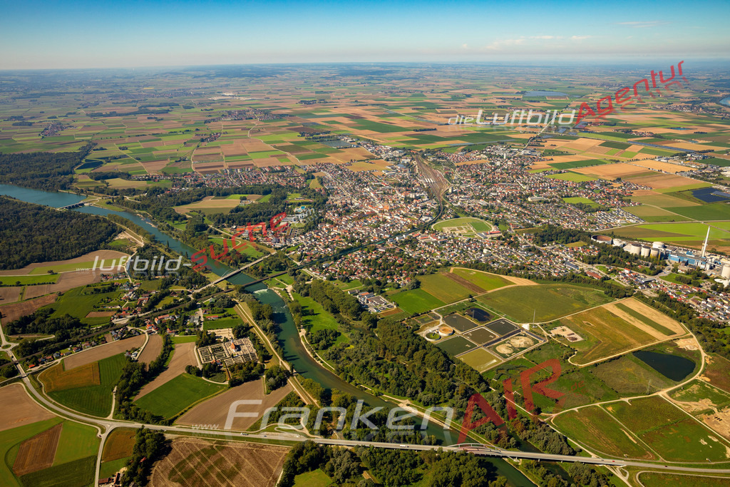 Das Luftbild zeigt :  Plattling - Die Luftaufnahme wurde 2023 vom UL-Flugzeug aus erstellt ( keine Drohne ) - Hochauflösende Luftaufnahme - Für grossformatige Ausdrucke geeignet. Die Geschenkidee !Mit Lizenz und Bildrechte bestellbar