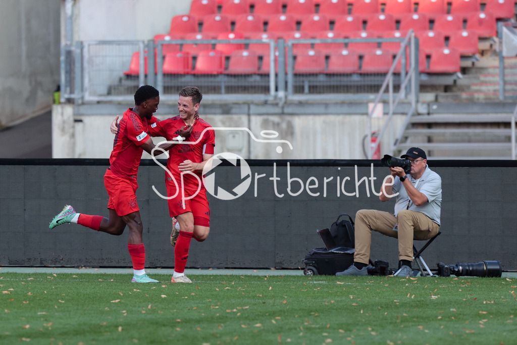 1. FC Nürnberg II - FC Bayern Amateure | Jubel nach dem Treffer zum 1-1 durch Timo Kern (FCB #10) / Treffer / Freude / Torschuezte