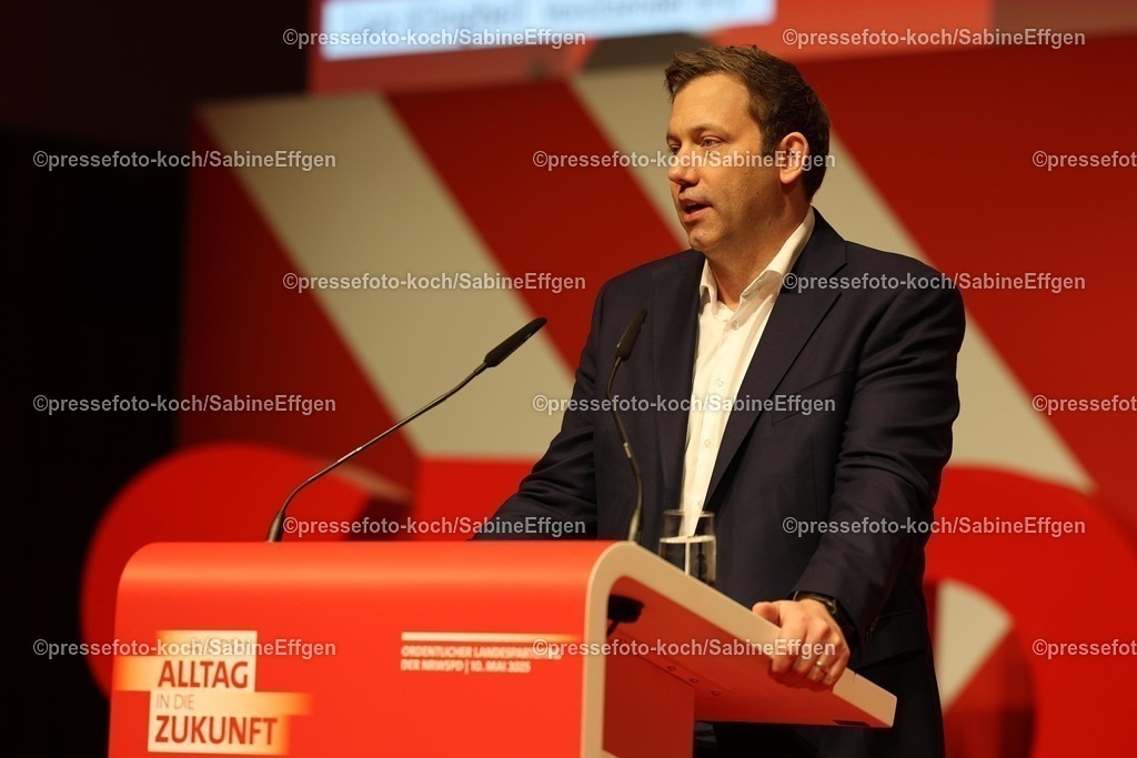 xSEF10052501014 | 10.05.2025, xsefx, Rede des Vizekanzlers und Finanzministers Lars Klingbeil auf dem Landsparteitag der NRWSPD 2025 in der Mercatorhalle in Duisburg mit dem Motto - Aus dem Alltag in die Zukunft