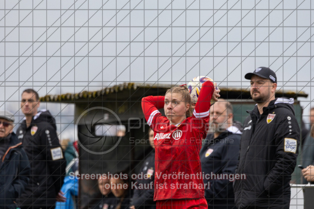 20260315_112049_0111 | #,TV Jebenhausen (schwarz) vs. VfB Stuttgart II (rot), Fussball, Frauen-Verbandsliga Württemberg, 13. Spieltag, Saison 2025/2026, Rasenplatz TV Jebenhausen, Schelmenwasen 3, 73035 Göppingen, 15.03.2026 - 11:00 Uhr,Foto: PhotoPeet / Event- &amp; Sportfotografie / Peter Harich