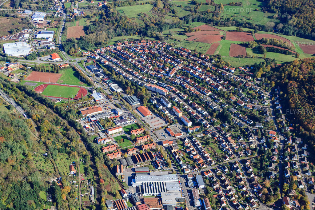 Luftbild: Burgenring von Südwesten in Annweiler am Trifels im Bundesland Rheinland-Pfalz in Deutschland. Foto: IMG_34646.jpg vom 26.10.2010 durch Werner Riehm/FLY-FOTO.deAuflösung des Originals: 4752 x 3168 px