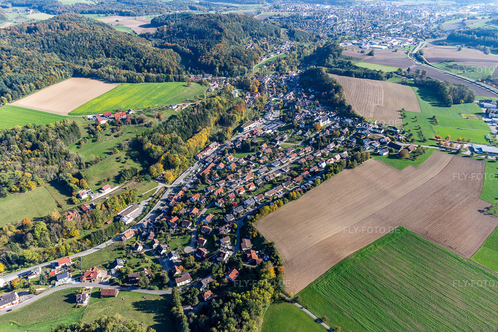 Luftbild: Ortsansicht im Ortsteil Zizenhausen in Stockach im Bundesland Baden-Württemberg in Deutschland. Foto: IMG_119307.jpg vom 14.10.2019 durch Werner Riehm/FLY-FOTO.de