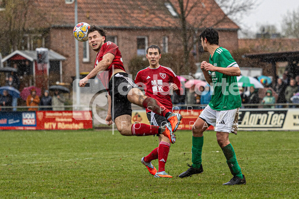 Römstedt II - Lesniak_ Jakob (Kopfball) Union Bevensen 280326 dlP | immodelaporte-sportfotos - Realisiert mit Pictrs.com