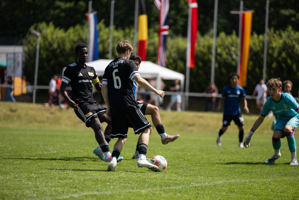 Fußball I Männer I 40. Pfingscup Hollage I 13129 | realhellocedii - Realisiert mit Pictrs.com