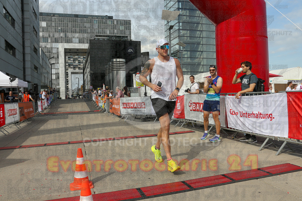 250920_1512_EX1_8555 | Sportfotografie im Rhein-Sieg Kreis, Köln, Bonn, NRW, Rheinland Pfalz, Hessen, etc. Unser Tätigkeitsfeld umfasst den Laufsport vom Volkslauf über den Marathon, Duathlon, Triathon bis zum Ultralauf wie Kölnpfad Ultra oder Schindertrail.