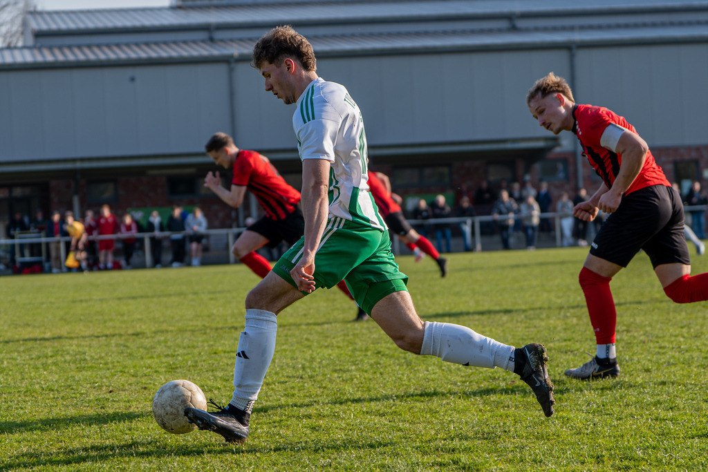 Fußball I Herren I Saison 2025-2026 I Bezirksliga Weser-Ems 4 I 24. Spieltag I TuS Lutten - TuS Frisia Goldenstedt I 13785 | jns.sportfotos - Realisiert mit Pictrs.com