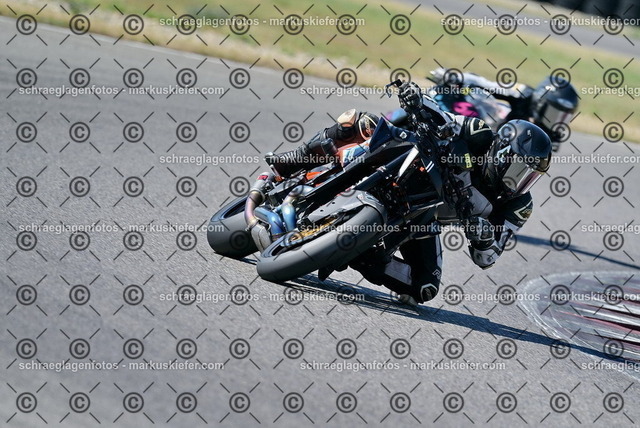 26bt04-0702 | markuskiefer.com - Realisiert mit Pictrs.com