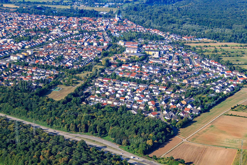 Luftbild: Stadtansicht von Nordosten in Ketsch im Bundesland Baden-Württemberg in Deutschland. Foto: IMG_52215.jpg vom 19.08.2012 durch Werner Riehm/FLY-FOTO.de