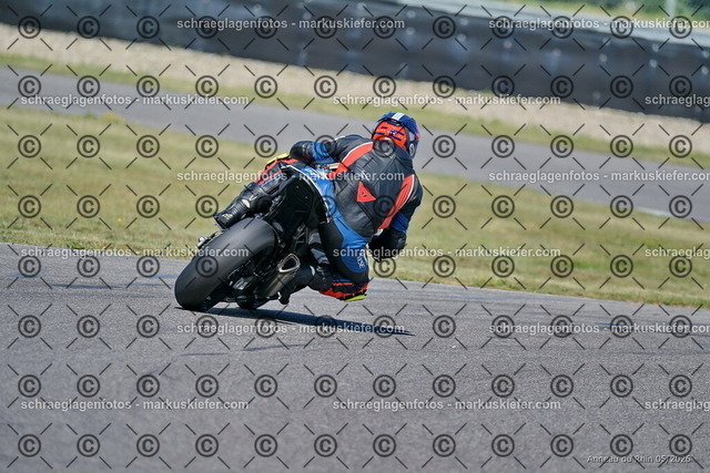 26BT01-1668 | markuskiefer.com - Realisiert mit Pictrs.com