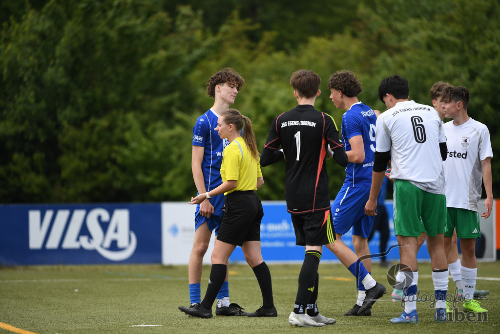 FC Rastede-JSG Esens/Dornum | B-Jugend Bezirksliga; FC Rastede (blau)-JSG Esens/Dornum (weiß) am 24.05.2025 in Rastede (Sportanlage Kötterswegs), Photo: Philip Eiben 2025 - Realisiert mit Pictrs.com