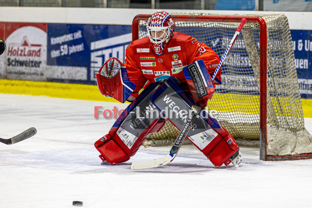 EC Peiting vs Deggendorfer SC | Eishockey Oberliga Süd 2023/2024, EC Peiting vs Deggendorfer SC, 20231230,
Schuss aufs Tor von Konrad FIEDLER (ECP Goali 30),
2023-12-30 in Peiting (Eisstadion)
30 Konrad FIEDLER (ECP Goali 30)
Copyright: WolfgangxLindner foto-lindner.de