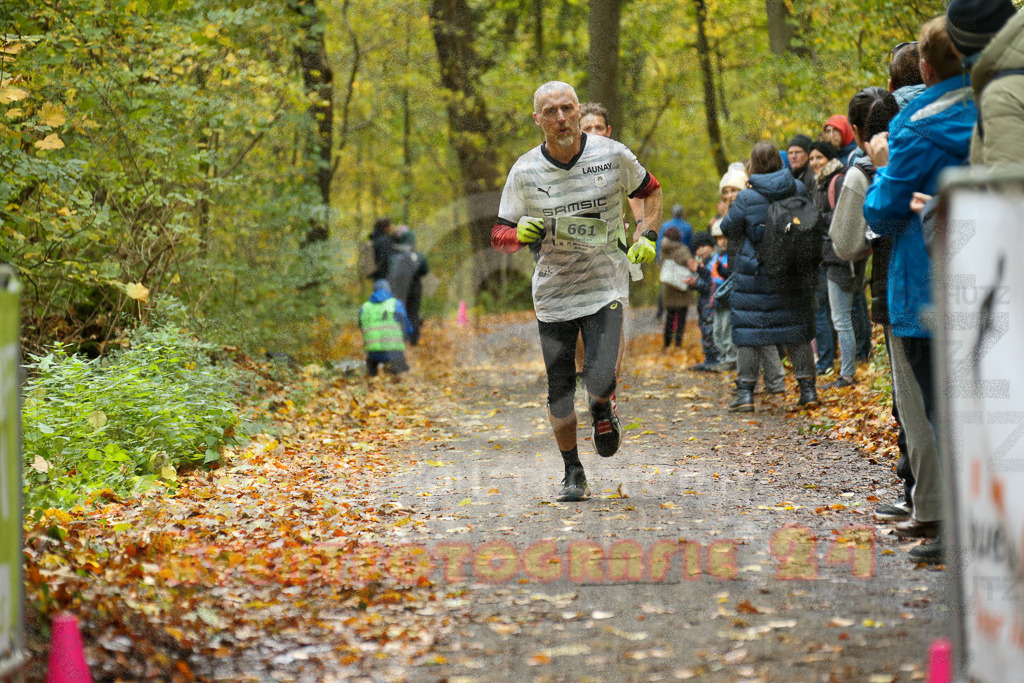 251026_1227_EX1_0409 | Sportfotografie im Rhein-Sieg Kreis, Köln, Bonn, NRW, Rheinland Pfalz, Hessen, etc. Unser Tätigkeitsfeld umfasst den Laufsport vom Volkslauf über den Marathon, Duathlon, Triathon bis zum Ultralauf wie Kölnpfad Ultra oder Schindertrail.