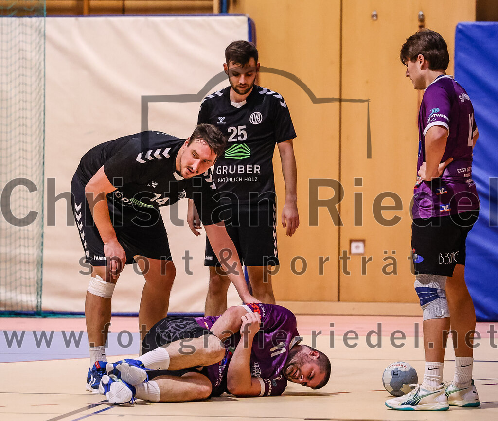 2024-11-09_073_SpVgg_Altenerding_gegen_TV_Altoetting | Erding, Deutschland, 09.11.2024:Handball, Bezirksoberliga Männer 2024 / 2025, 6. Spieltag, SpVgg Altenerding gegen TV Altötting, Endergebnis: 26:22Stefan Baaken (TV Altötting, #14), Tobias Huber (TV Altötting, #25), Christian Loris (SpVgg Altenerding, #11), Kilian Jödecke (SpVgg Altenerding, #41)Foto: Christian Riedel / fotografie-riedel.net