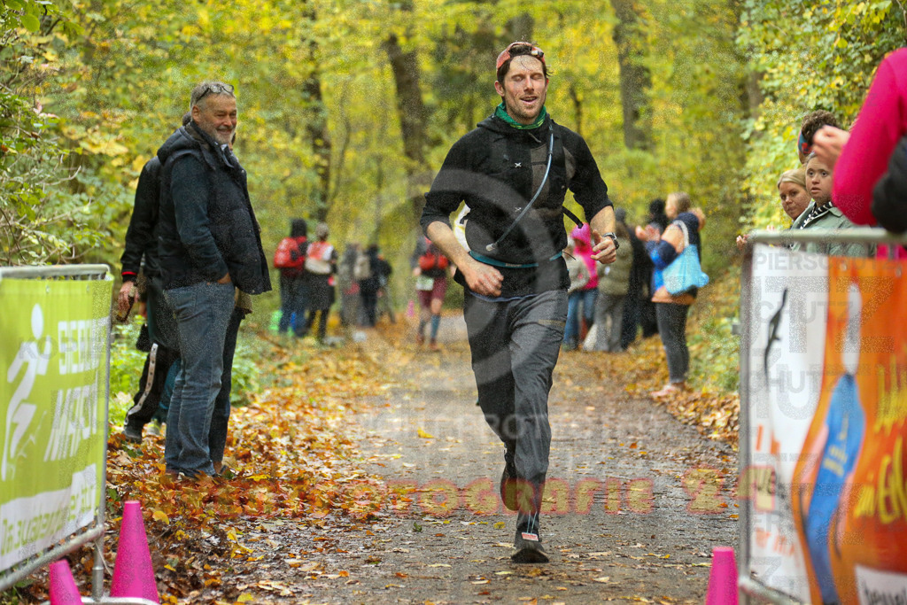 251026_1309_EX1_2676 | Sportfotografie im Rhein-Sieg Kreis, Köln, Bonn, NRW, Rheinland Pfalz, Hessen, etc. Unser Tätigkeitsfeld umfasst den Laufsport vom Volkslauf über den Marathon, Duathlon, Triathon bis zum Ultralauf wie Kölnpfad Ultra oder Schindertrail.