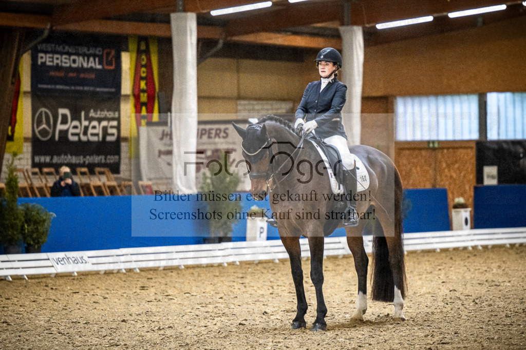 DOS_2267 | Entdecke hochwertige Reitturnierfotos von Foto Oger. Professionell, emotional und authentisch – jetzt Lieblingsmomente im Shop bestellen.Deutschlandweite Turnierfotografie. - Realisiert mit Pictrs.com