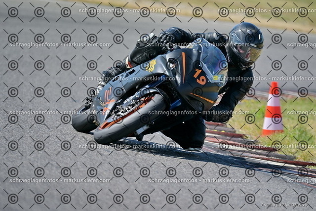 25bt04-0301 | markuskiefer.com - Realisiert mit Pictrs.com
